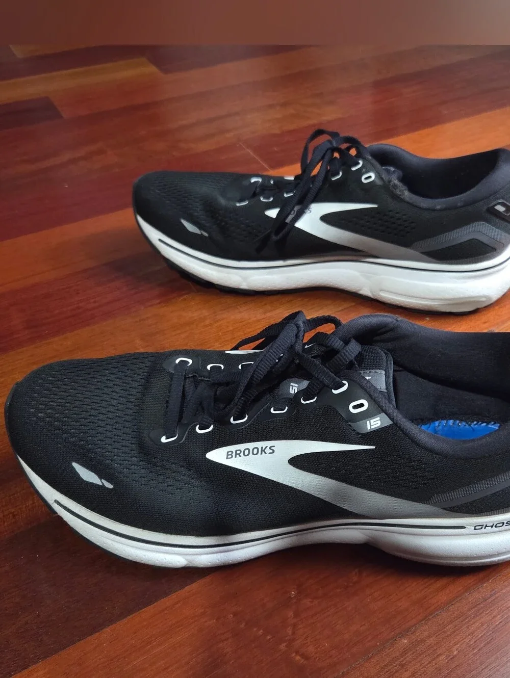 Brooks Ghost 15, Women's 12, Black and White Running Shoes